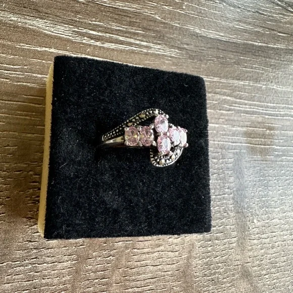 Elegant Sterling silver 925 ring with pink gemstone Marcasite accents size 8 - Picture 2 of 8